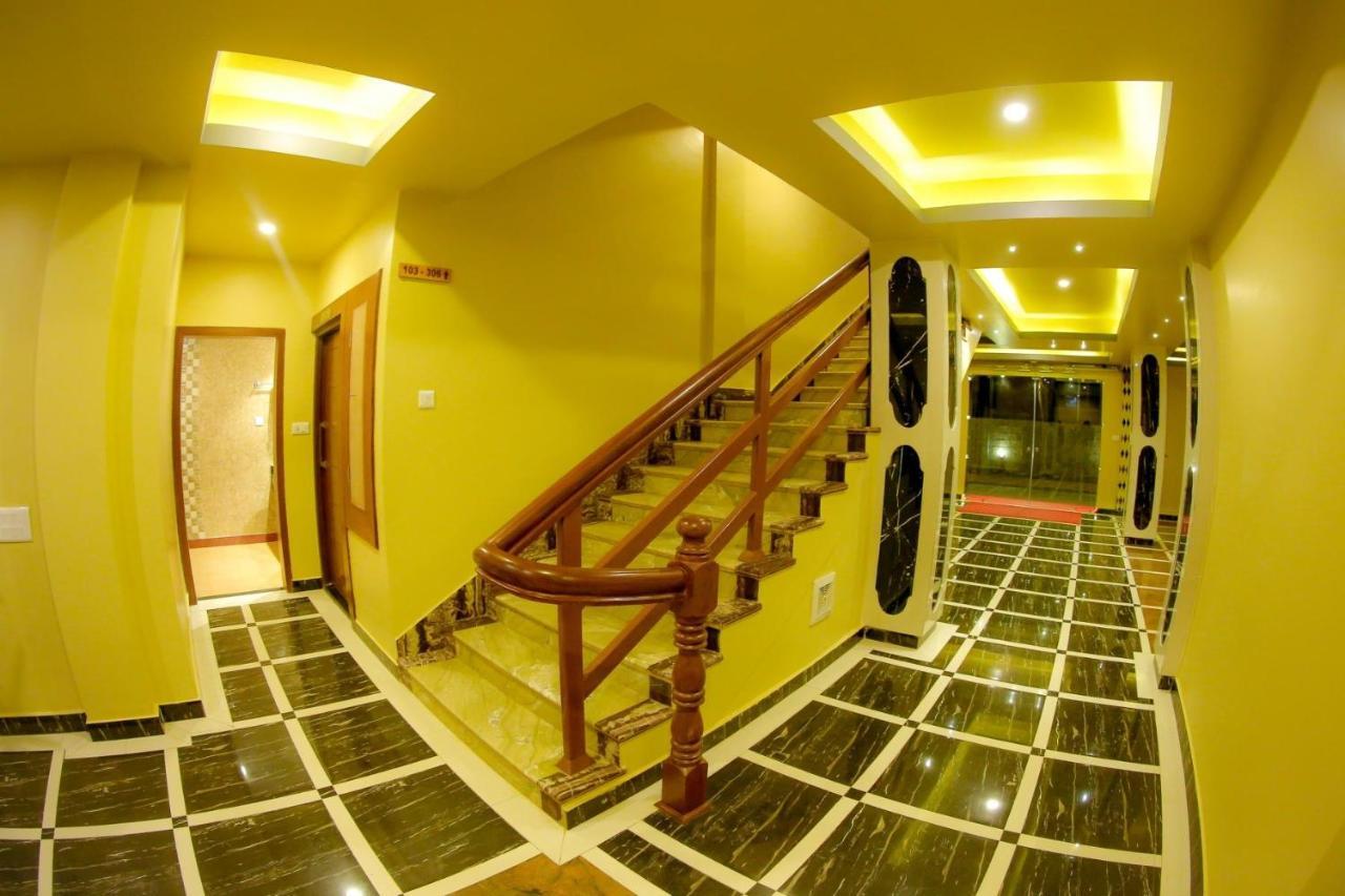 Om Gaura Hotel Pokhara Dış mekan fotoğraf