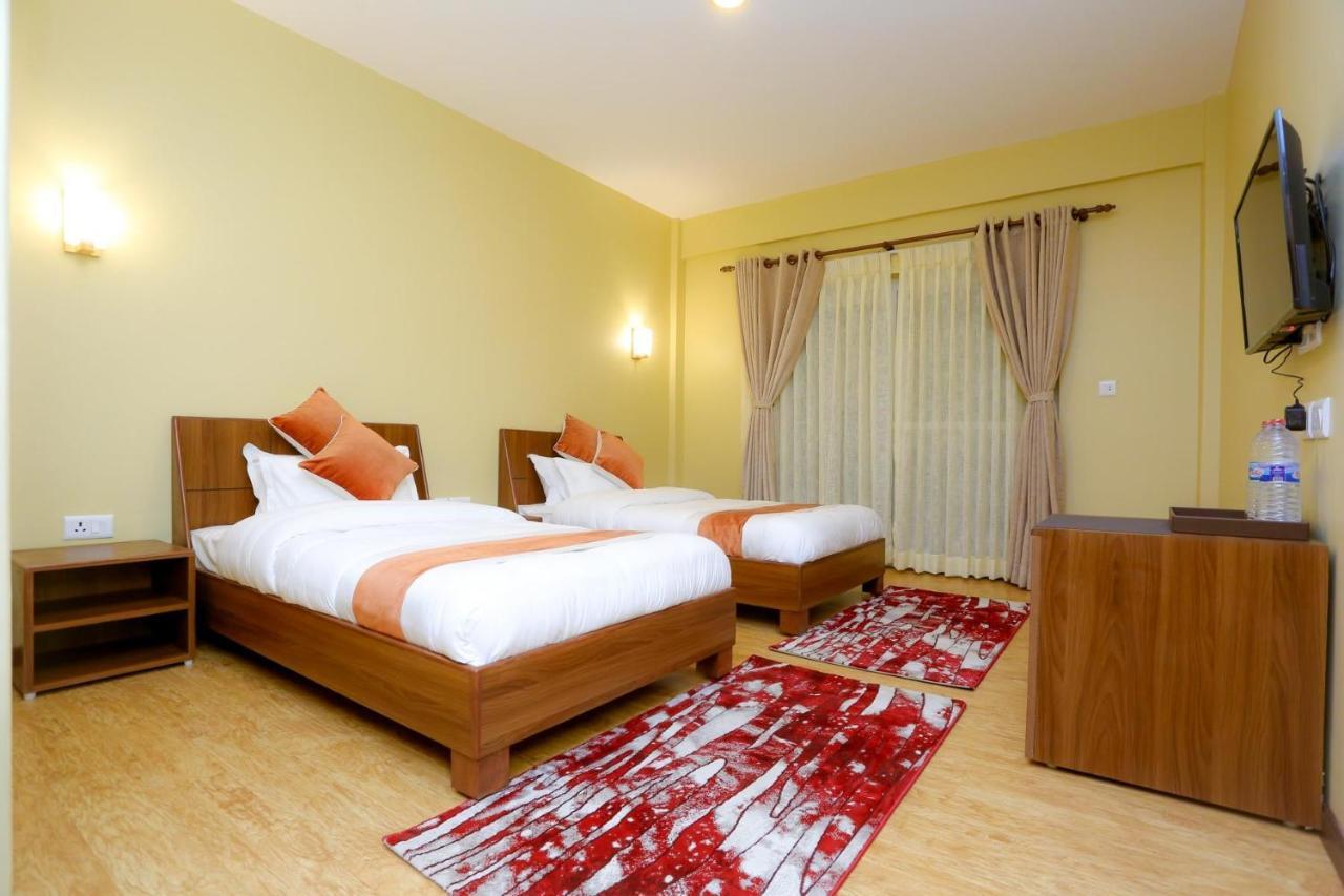 Om Gaura Hotel Pokhara Dış mekan fotoğraf