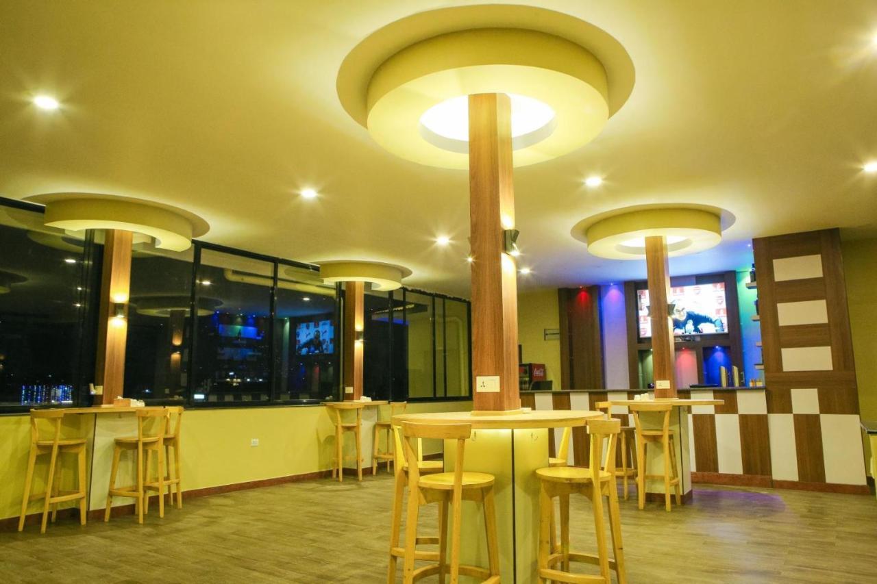 Om Gaura Hotel Pokhara Dış mekan fotoğraf