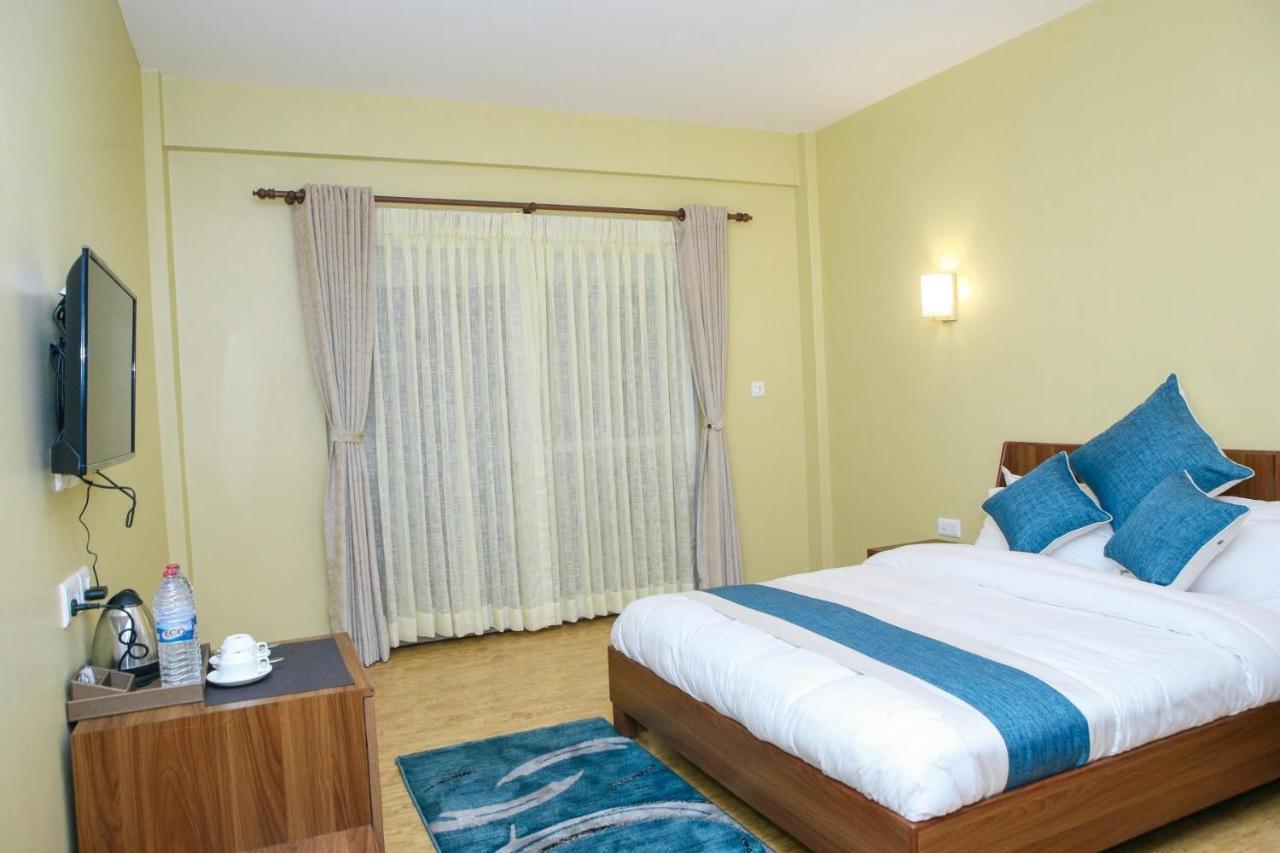 Om Gaura Hotel Pokhara Dış mekan fotoğraf