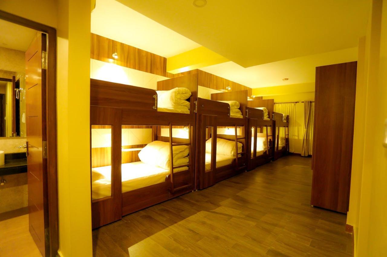 Om Gaura Hotel Pokhara Dış mekan fotoğraf