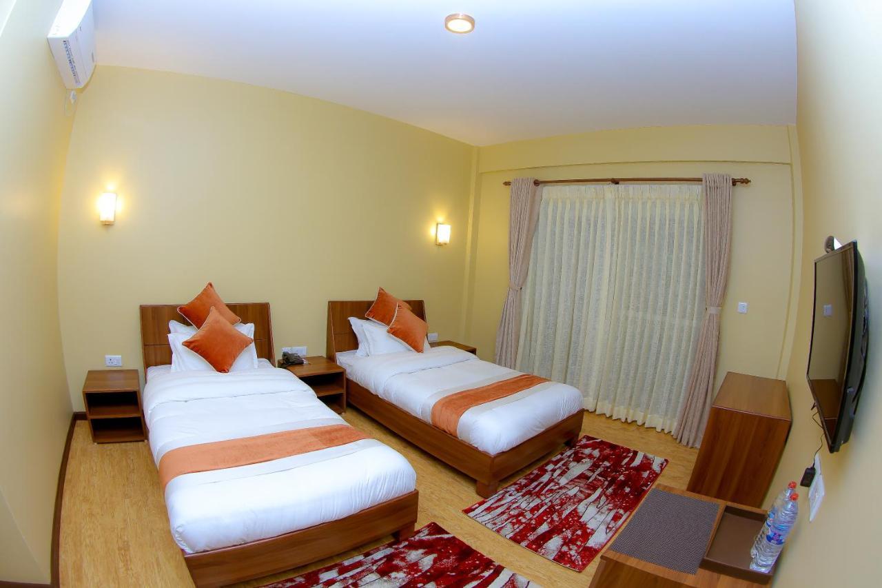 Om Gaura Hotel Pokhara Dış mekan fotoğraf