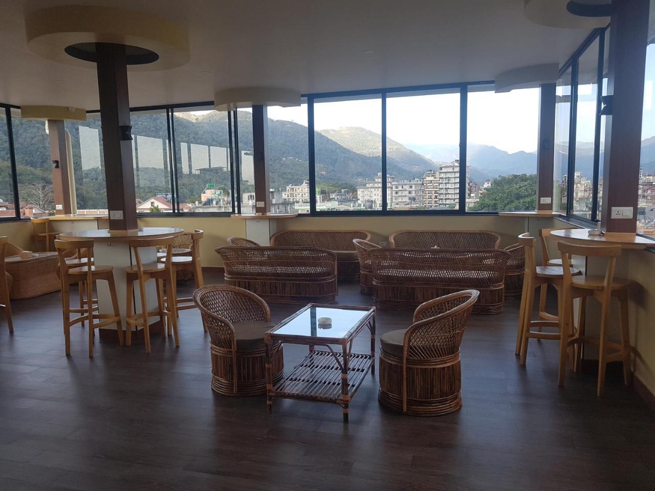 Om Gaura Hotel Pokhara Dış mekan fotoğraf