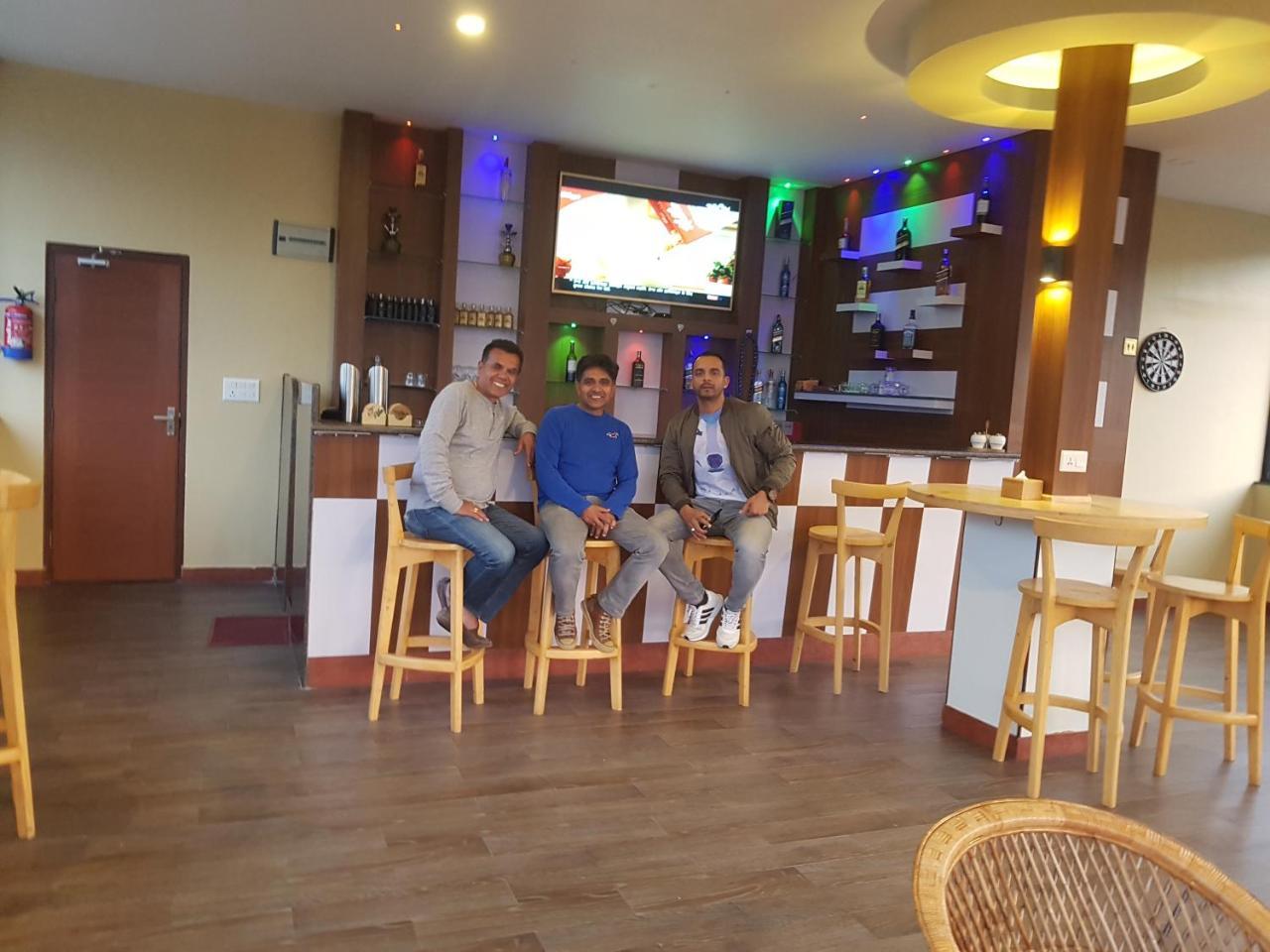 Om Gaura Hotel Pokhara Dış mekan fotoğraf